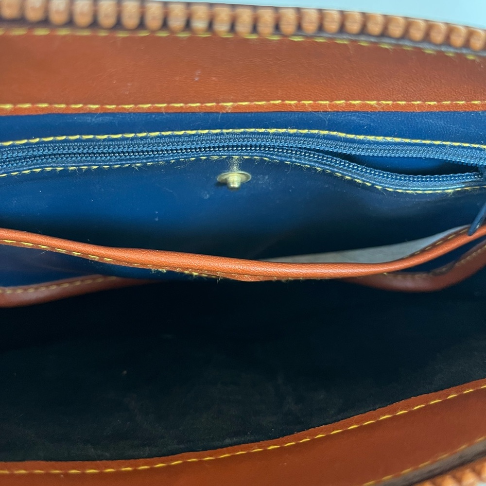 Dooney & Bourke vintage crossbody - Picture 11 of 13